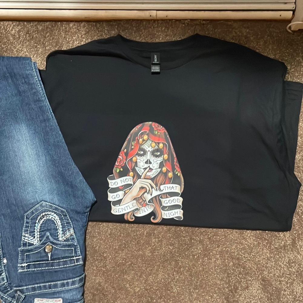 🌷Gentle Night Catrina T shirt
